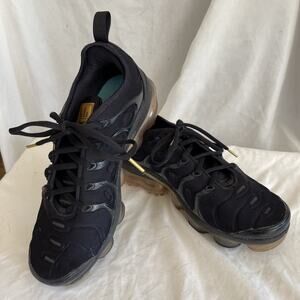 NIKE Air VaporMax Plus Shoes Sneakers Black Gold Men’s Size 8 Activewear Athlete